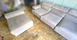Resultado final impecable tras limpieza profesional de sofá chaiselongue en Las Rozas, Madrid