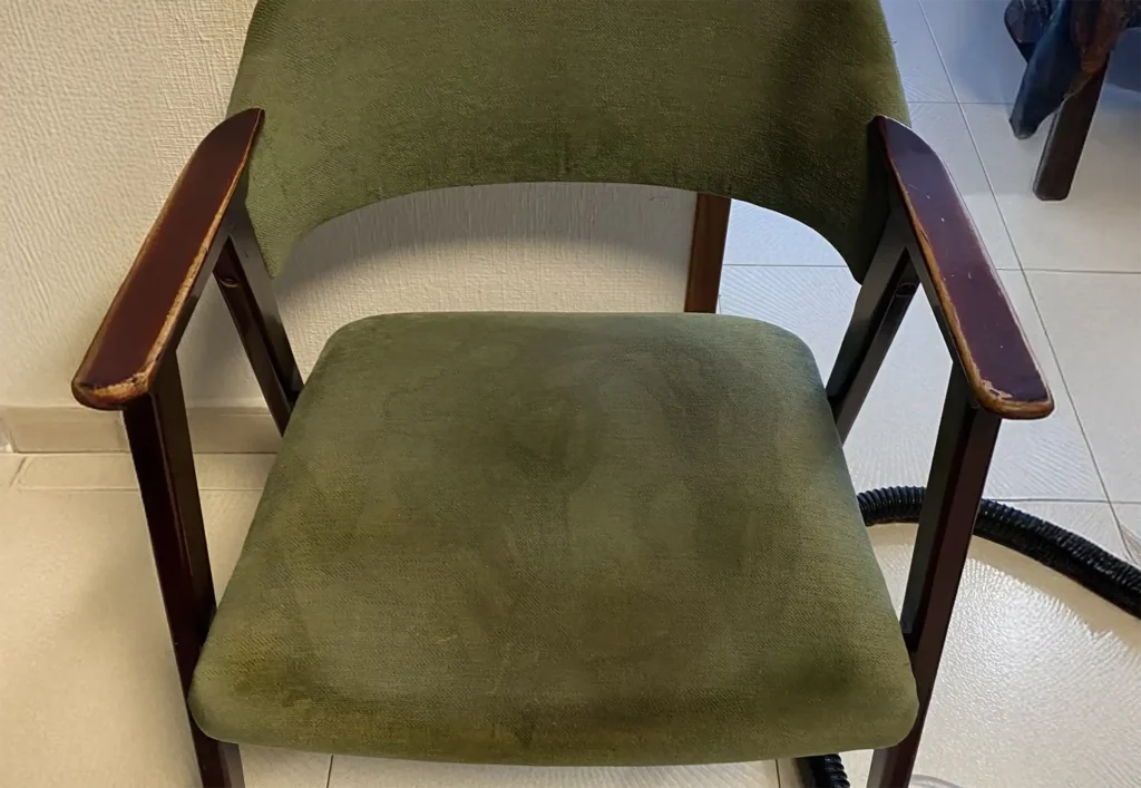 Silla sucia de pana
