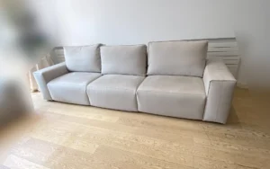 sofa de pana limpio