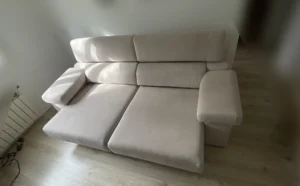 Sofa sucio en Pueblo Nuevo Madrid