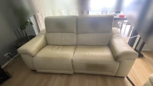 sofa de piel sucio en Madrid centro