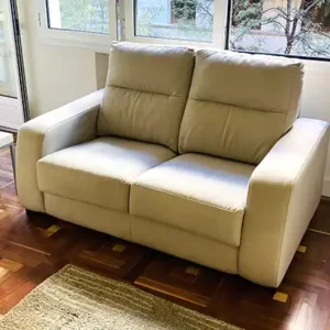 Sofa claro en Valdebebas